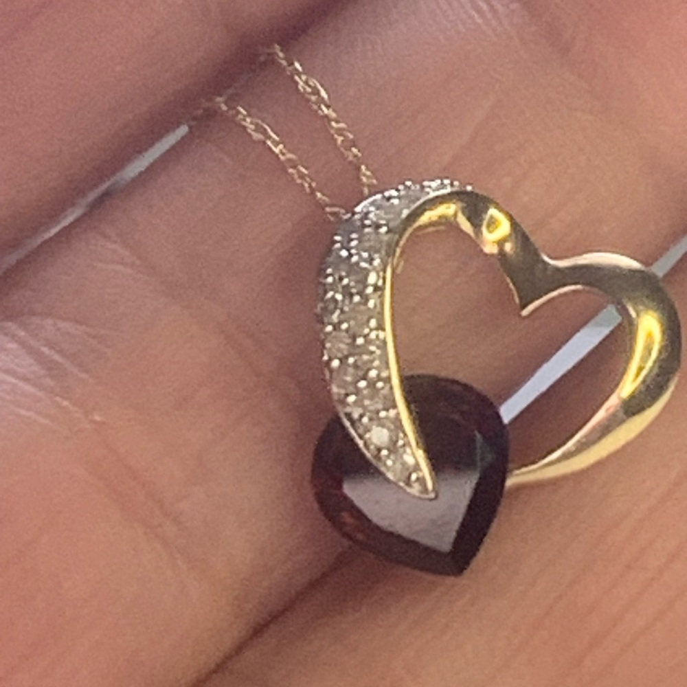 10k Gold and Diamond & Garnet Heart Pendant Necklace . Beautiful perfect shape!🩷